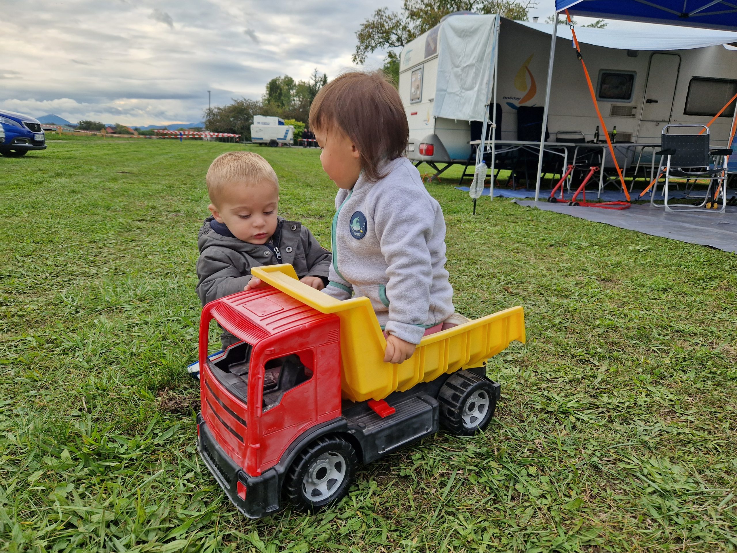 Kinder lernen fahren